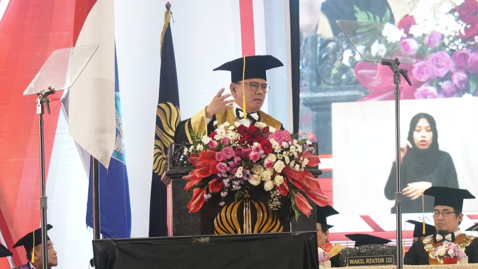 Sekretaris Jenderal Kementerian Hukum dan HAM (Kemenkumham), Komjen Pol. Andap Budhi Revianto menerima Penganugerahan Gelar Doktor Kehormatan (Honoris Causa) dari Universitas Negeri Surabaya (Unesa).