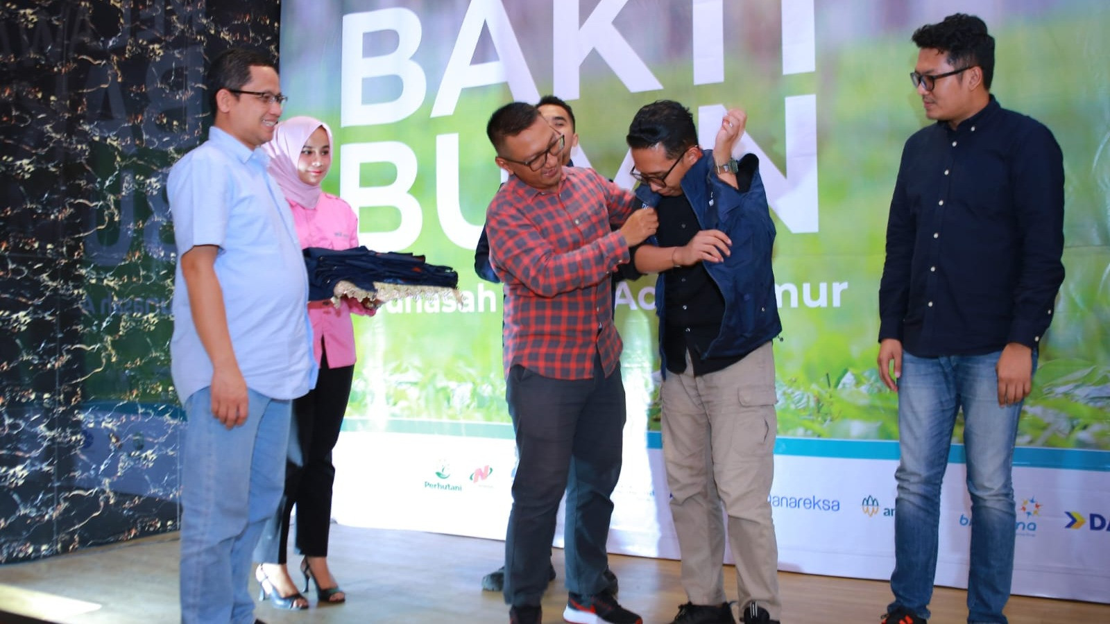 PT Bank Syariah Indonesia Tbk (BRIS) berkolaborasi dengan Relawan Bakti BUMN bersiap untuk menuntaskan misi sosial dan lingkungan di Meunasah Asan, Aceh Timur.