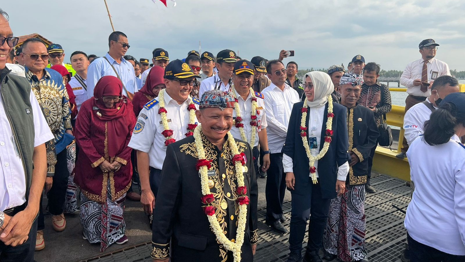 Direktorat Jenderal Perhubungan Darat bersama dengan Pemprov Jawa Timur dan Pemkab Situbondo meluncurkan pelayaran perdana lintas Pelabuhan Jangkar Lembar (15/8) di Pelabuhan Jangkar, Situbondo, Jawa Timur.