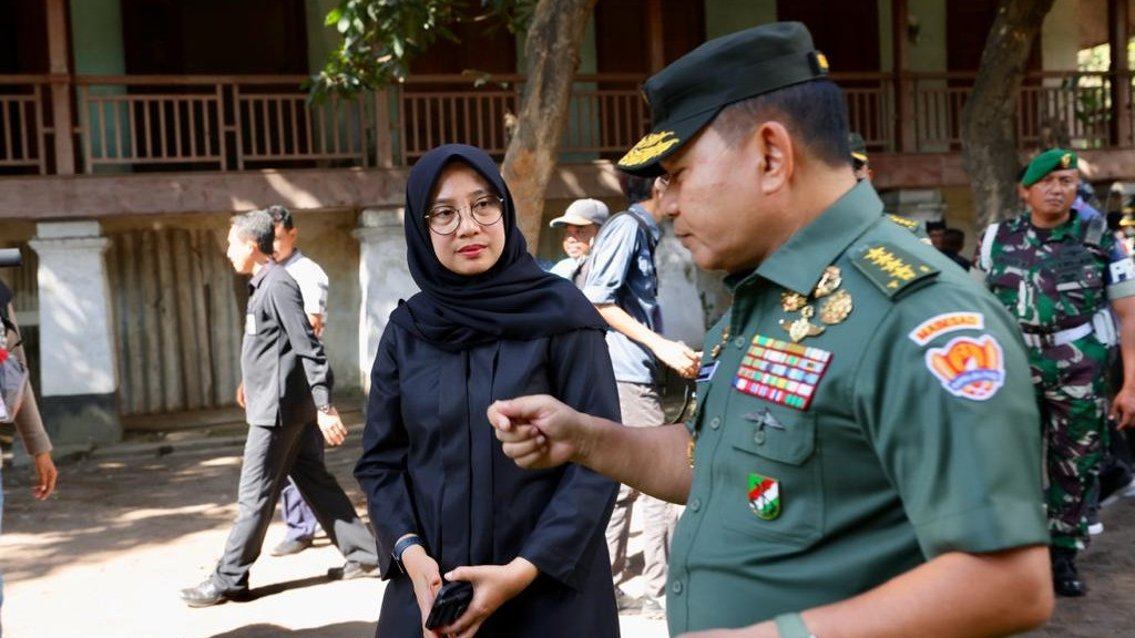 Kepala Staf TNI Angkatan Darat (KSAD) Jenderal Dudung Abdurachman mengunjungi kompleks tentara yang dikenal dengan Asrama Inggrisan di bilangan Jalan Diponegoro, Banyuwangi, Kamis (24/8/2023).