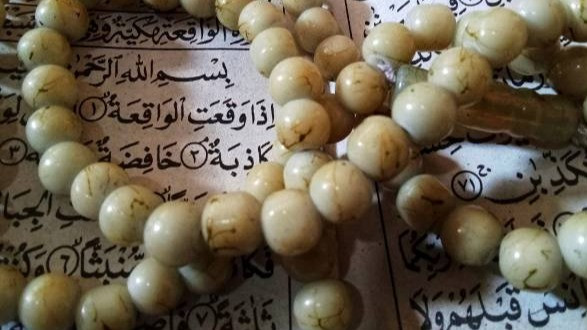 Memangnya Baca Surat Al Waqiah Rezeki Auto Mengalir Deras? Ustaz Syafiq Riza Basalamah Bilang Begini, Katanya itu...
            - galeri foto