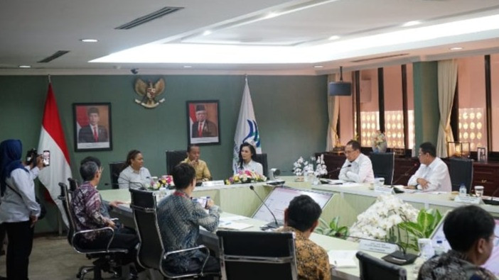 Juara POI 2023 Elisha Lumintang memimpin rapat dalam kapasitas sebagai Menteri Investasi/Kepala BKPM Sehari, di Kantor Kemeninvest/BKPM Jakarta, Senin (11/09/2023).