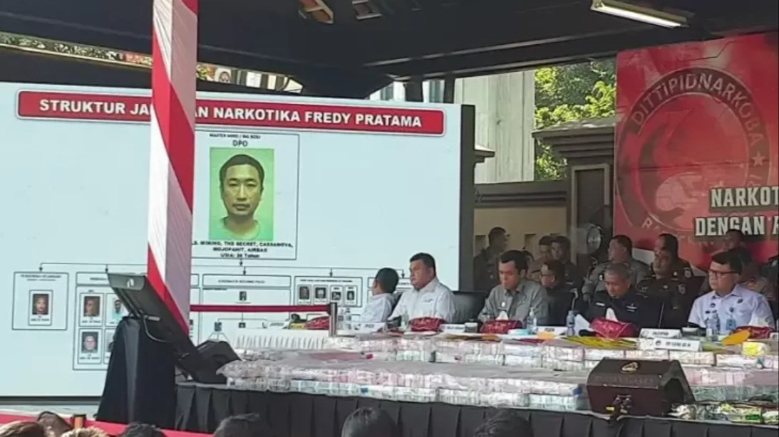 Bukan Cuma Fredy Pratama, Sang Bapak Mertua Juga Disebut Sebagai Kartel Narkoba di Thailand, Sosoknya yang Berbahaya Itu Masih Diburu
            - galeri foto