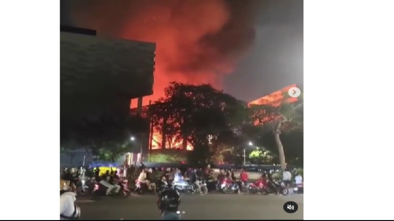 Kebakaran di Museum Nasional di Jalan Medan Merdeka Barat, Jakarta.
