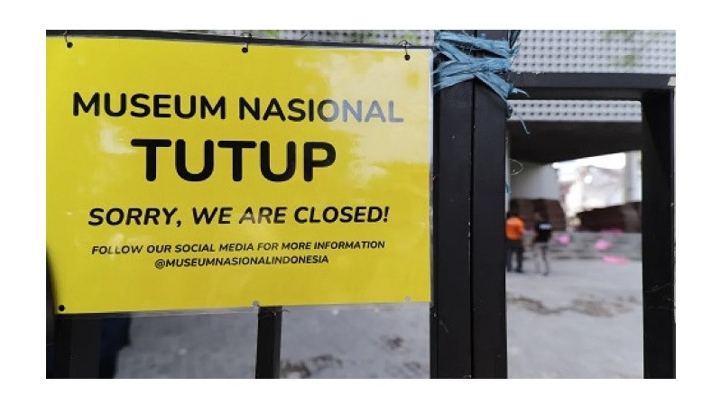 Pengumuman Museum Nasional Indonesia ditutup.