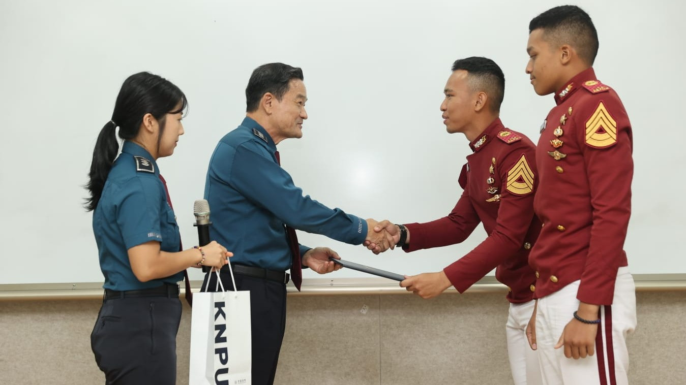 Dua siswa taruna Akpol berhasil meraih penghargaan atas karya ilmiahnya di ajang International Undergraduate Conference on Policing (ICPU) 2023. Ajang tersebut diselenggarakan di Korea Selatan