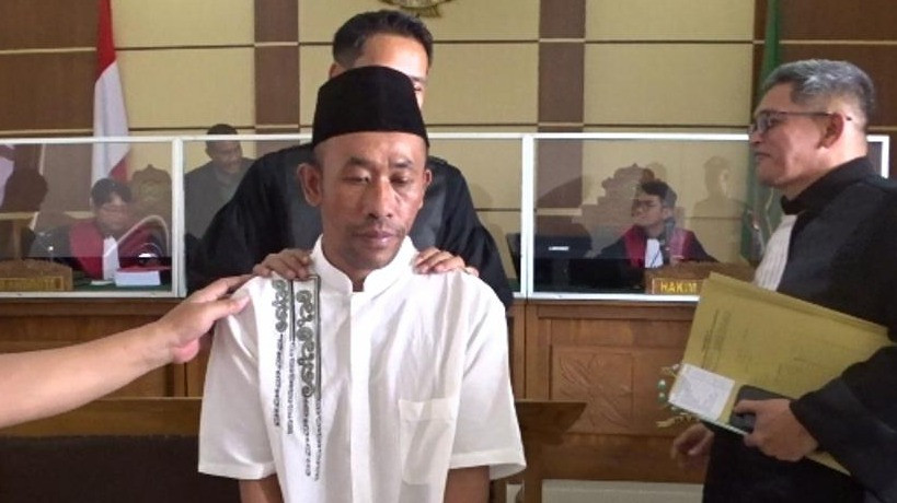 Masih Ingat Mbah Slamet? Kisah Keji Sang Dukun Pengganda Uang Banjarnegara yang Tega Kubur 12 Korbannya
            - galeri foto