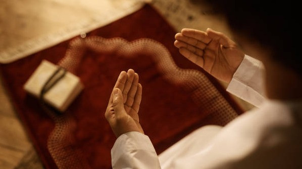 Tahajud Harus Tidur Dulu? Ternyata Kata Ustaz Adi Hidayat Ada Tiga Ketentuan, Ini Penjelasannya
            - galeri foto