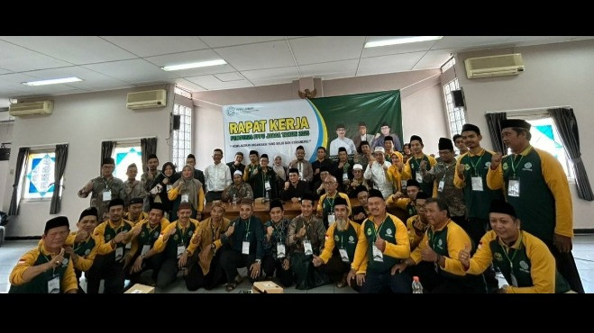 Forum Pemberdayaan Pesantren dan Umat (FPPU) Jawa Barat telah selesai melaksanakan rapat kerja bertempat di Pusdai Bandung pada Kamis (12/10) dengan tema Mewujudkan Organisasi Yang Solid & Bersinergi.