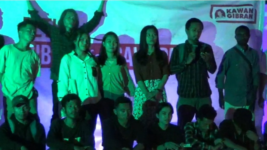 Komunitas anak muda di Kota Makassar, Sulawesi Selatan, yang mengatasnamakan diri Kawan Gibran melakukan deklarasi dukungan untuk Gibran Rakabuming Raka sebagai calon wakil presiden (Cawapres) pada Pemilu 2024.