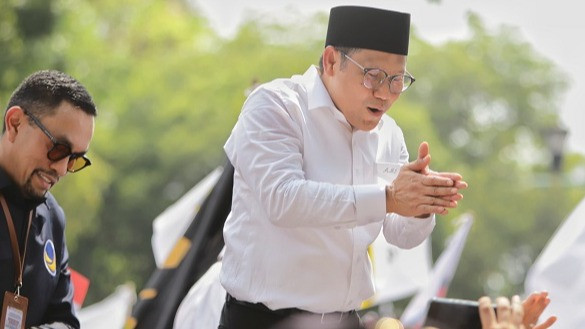 Ribuan Massa Membludak, Anies - Imin Molor Daftar ke KPU
            - galeri foto