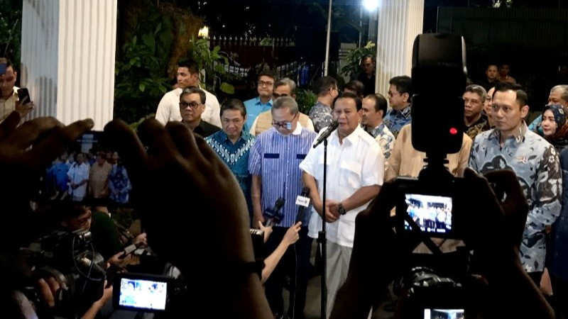 Ketua Umum Partai Gerindra  Prabowo Subianto mengumumkan Gibran Rakabuming Raka, sebagai bakal calon wakil presiden dari Koalisi Indonesia Maju untuk Pemilihan Presiden 2024 (22/10/2023).