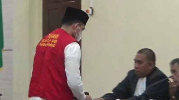 Mantan Kasat Narkoba Polres Lampung Selatan, AKP Andri Gustami saat menjalani sidang perdana di Pengadilan Negeri Tanjung Karang, Bandar Lampung.