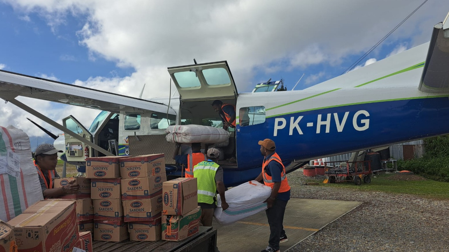 Kemensos RI telah menyalurkan bantuan bagi warga Distrik Amuma, Panggema dan Anggruk, Kab. Yahukimo, Provinsi Papua Pegunungan yang mengalami bencana kelaparan akibat gagal panen dan bencana tanah longsor.