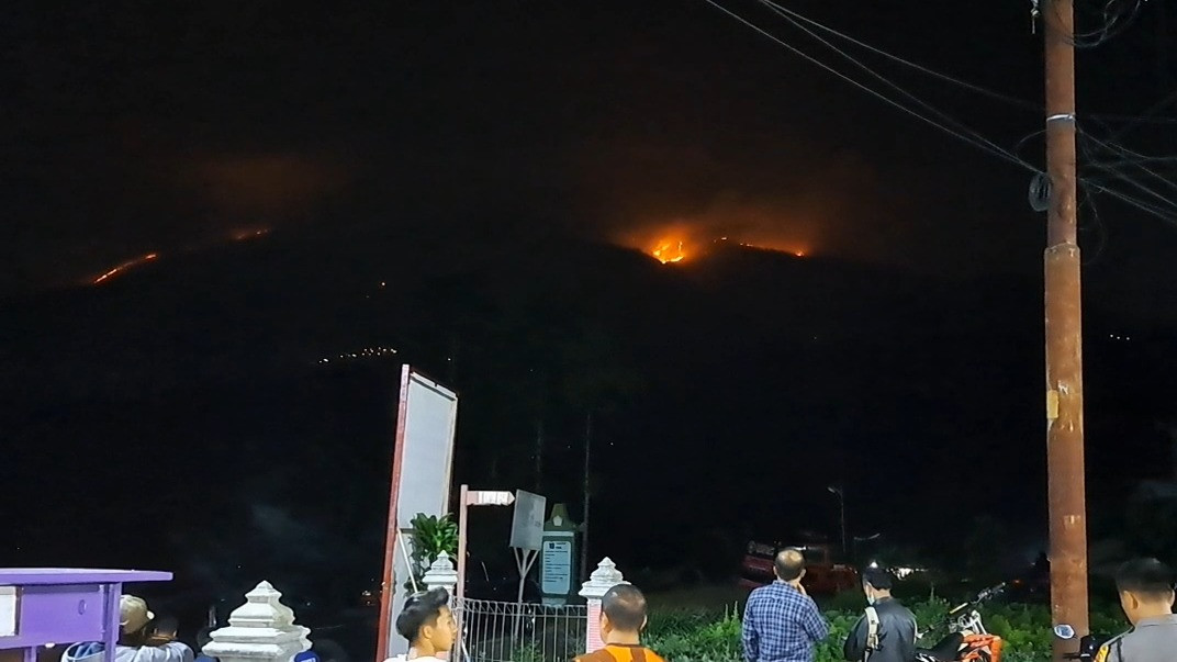 Kebakaran Gunung Merbabu Terus Meluas Capai 400 Hektar, Warga ...