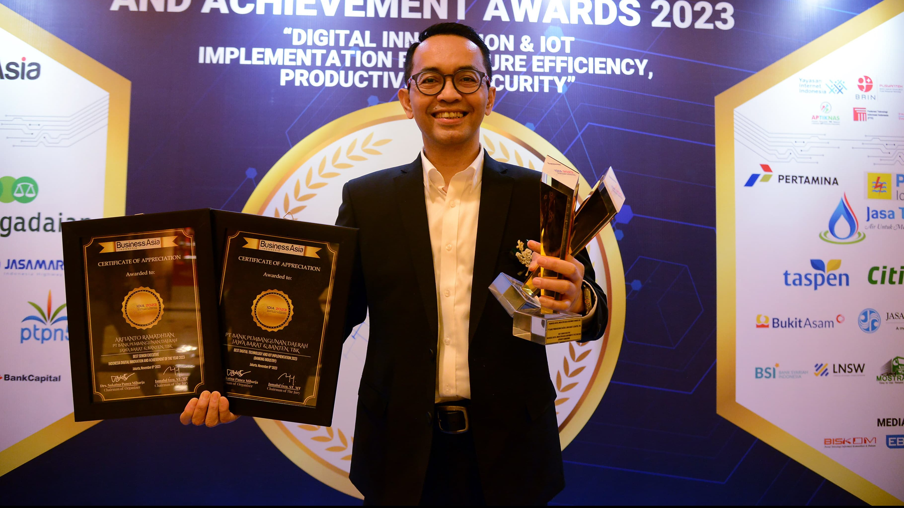bank bjb meraih penghargaan utama dari Business Asia dalam kategori ‘Best Digital Technology and IOT Implementation 2023 in Banking Industry’ dalam ajang Indonesia Digital Innovation & Achievement Awards 2023 (IDIA 2023).