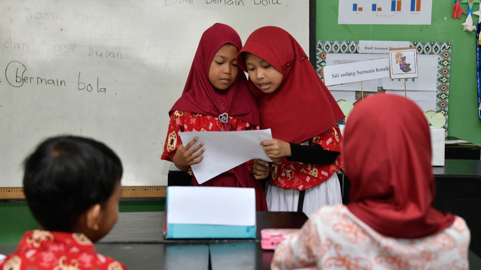 Kementerian Pendidikan, Kebudayaan, Riset, dan Teknologi (Kemendikbudristek) terus memperkuat kebijakan Merdeka Belajar, untuk menyediakan akses yang adil terhadap pendidikan berkualitas.