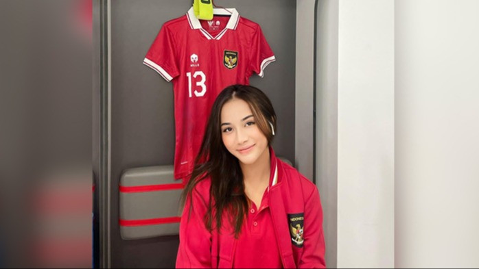 Awas Salah Fokus! Ini 6 Foto Cantik Shafira Ika Putri Kapten Timnas Indonesia Wanita, Parasnya Bikin Pecinta Bola Terpesona
            - galeri foto