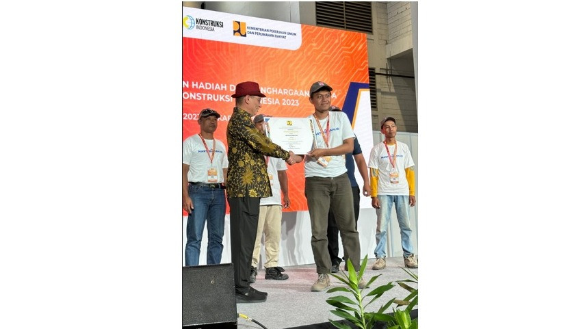 Tenaga kerja konstruksi (TKK) yang telah mendapat sertifikasi dari Semen Tiga Roda melalui Sekolah Tukang Semen Tiga Roda (SETARA) berhasil raih juara pada Lomba Konstruksi Indonesia 2023 yang diadakan Kementerian PUPR.