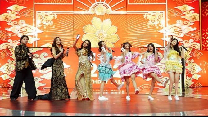 JKT48, Mahalini, Rizky Febian, dan Lyodra kembali menghadirkan penampilan spektakuler bagi seluruh pengguna setia Shopee