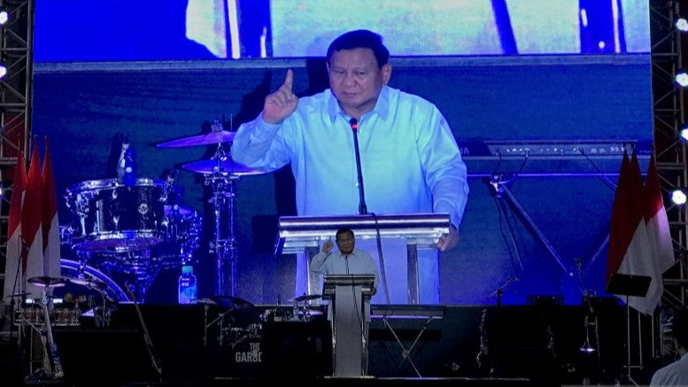 Momen Prabowo Ajak Massa Tunduk Mendoakan Rakyat Gaza 
            - galeri foto