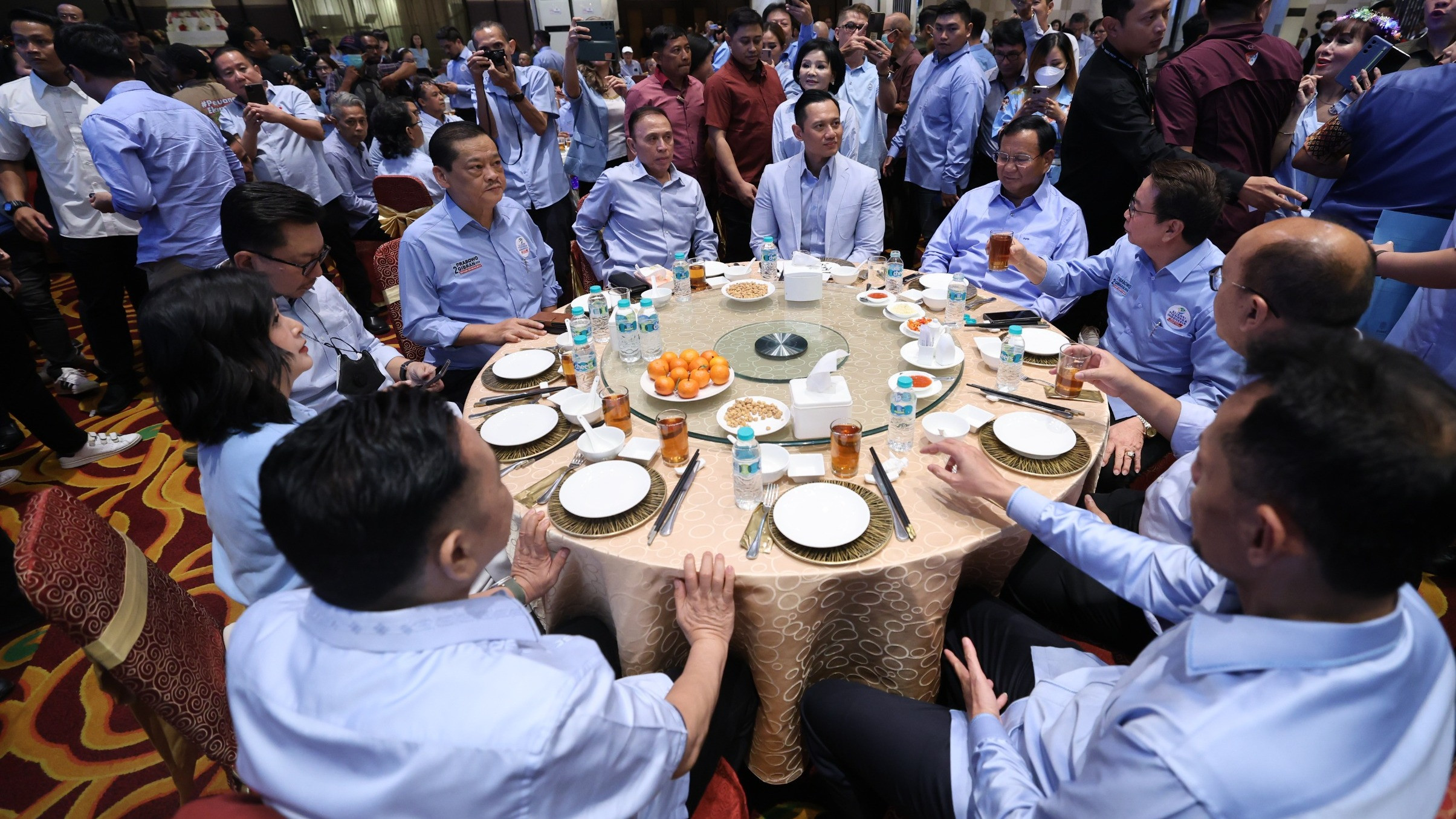Kehadiran Calon Presiden nomor urut 2 Prabowo Subianto dalam acara deklarasi dukungan Aliansi Tionghoa Indonesia disambut meriah dengan adanya aksi dua Barongsai yang menyambutnya di Mangga Dua Square, Pademangan, Jakarta Utara.