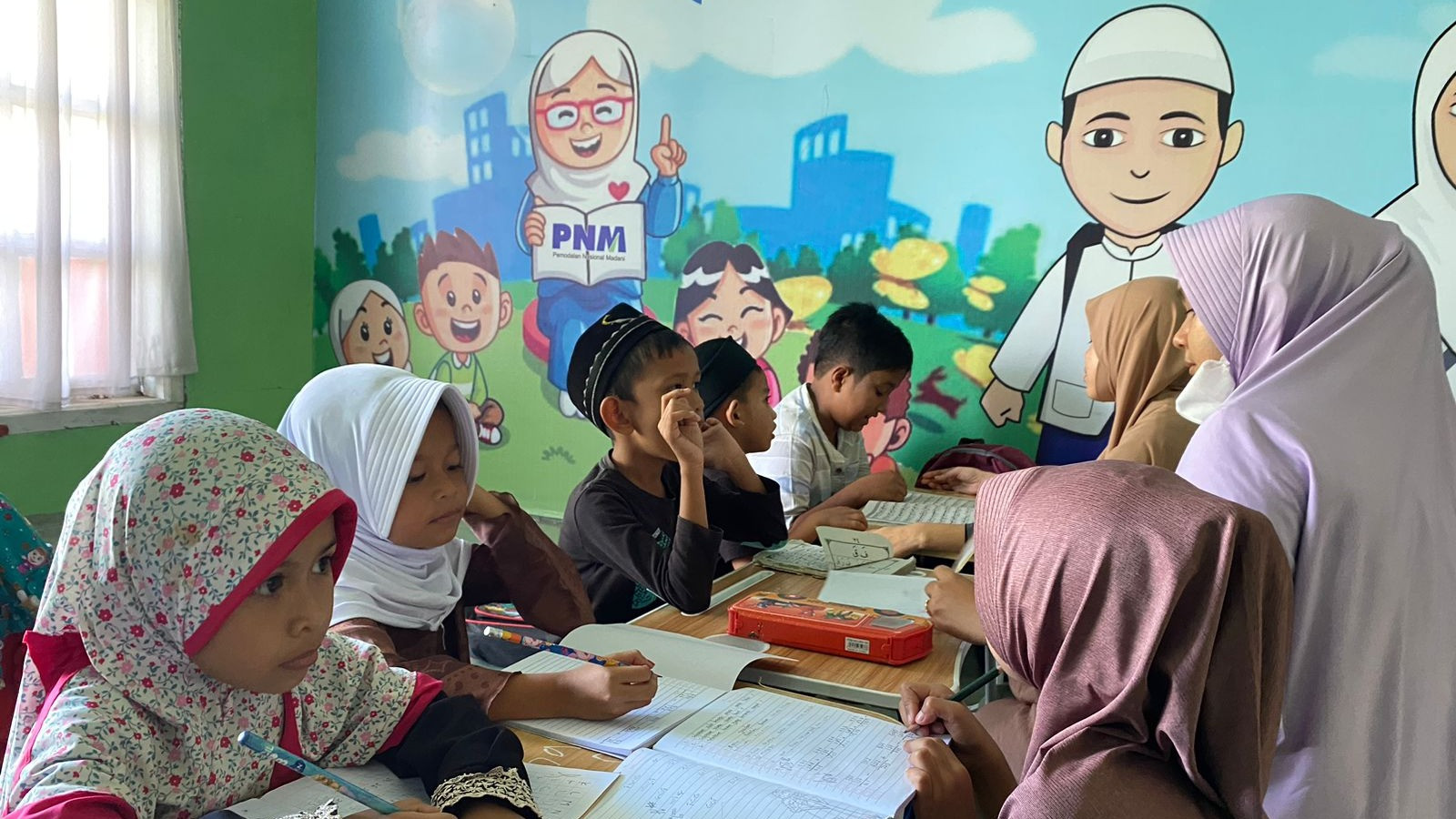 Melihat lebih dekat tantangan yang ada di daerah pelosok Indonesia, masih banyak siswa-siswi yang terpaksa berhenti belajar di masa pandemi.