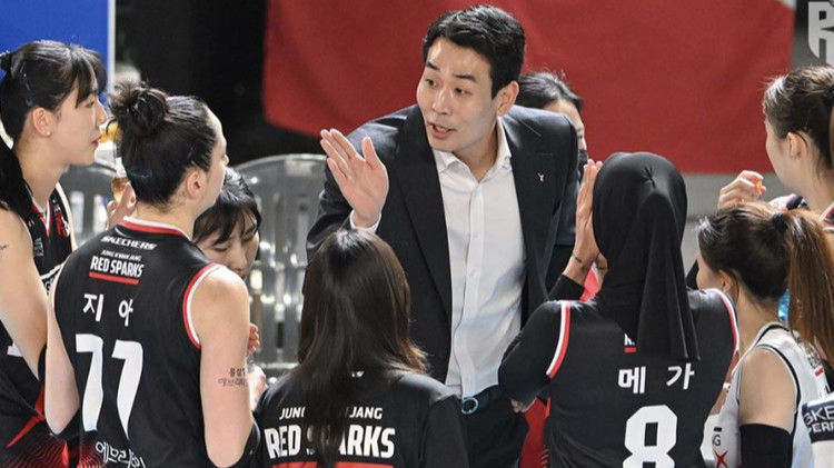 Media Korea Soroti Progres Apik Megawati Hangestri dan Kawan-kawan Pasca Jeda All Star, Sang Pelatih Bocorkan Rahasianya ...
            - galeri foto