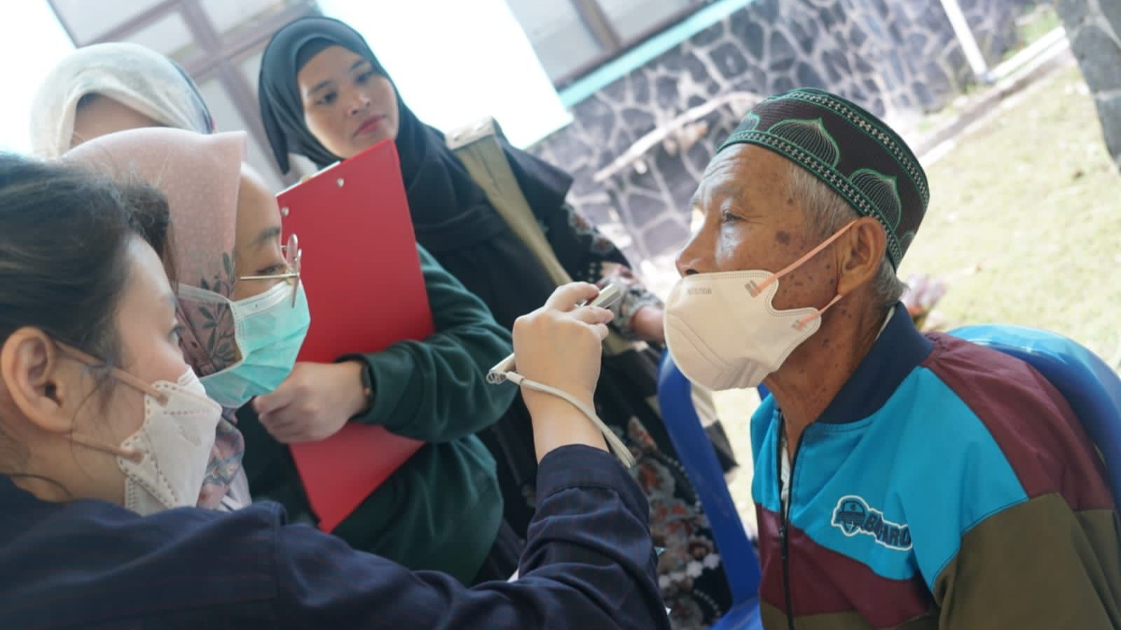 Pertiwi Jabar Gelar Baksos Operasi Katarak, Masyarakat Antusias Mendaftar
            - galeri foto