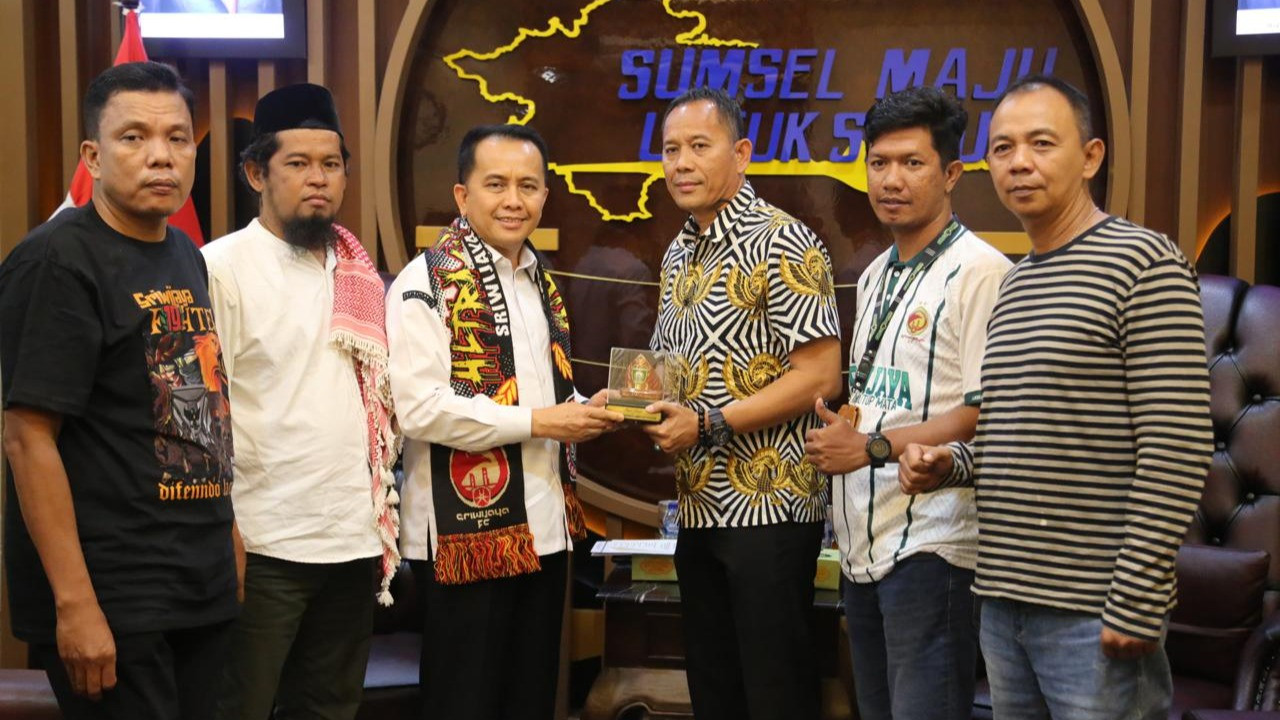 Penjabat (Pj) Gubernur Sumatera Selatan (Sumsel) Agus Fatoni bergerak cepat guna menyelamatkan eksistensi Sriwijaya FC dalam dunia sepakbola.