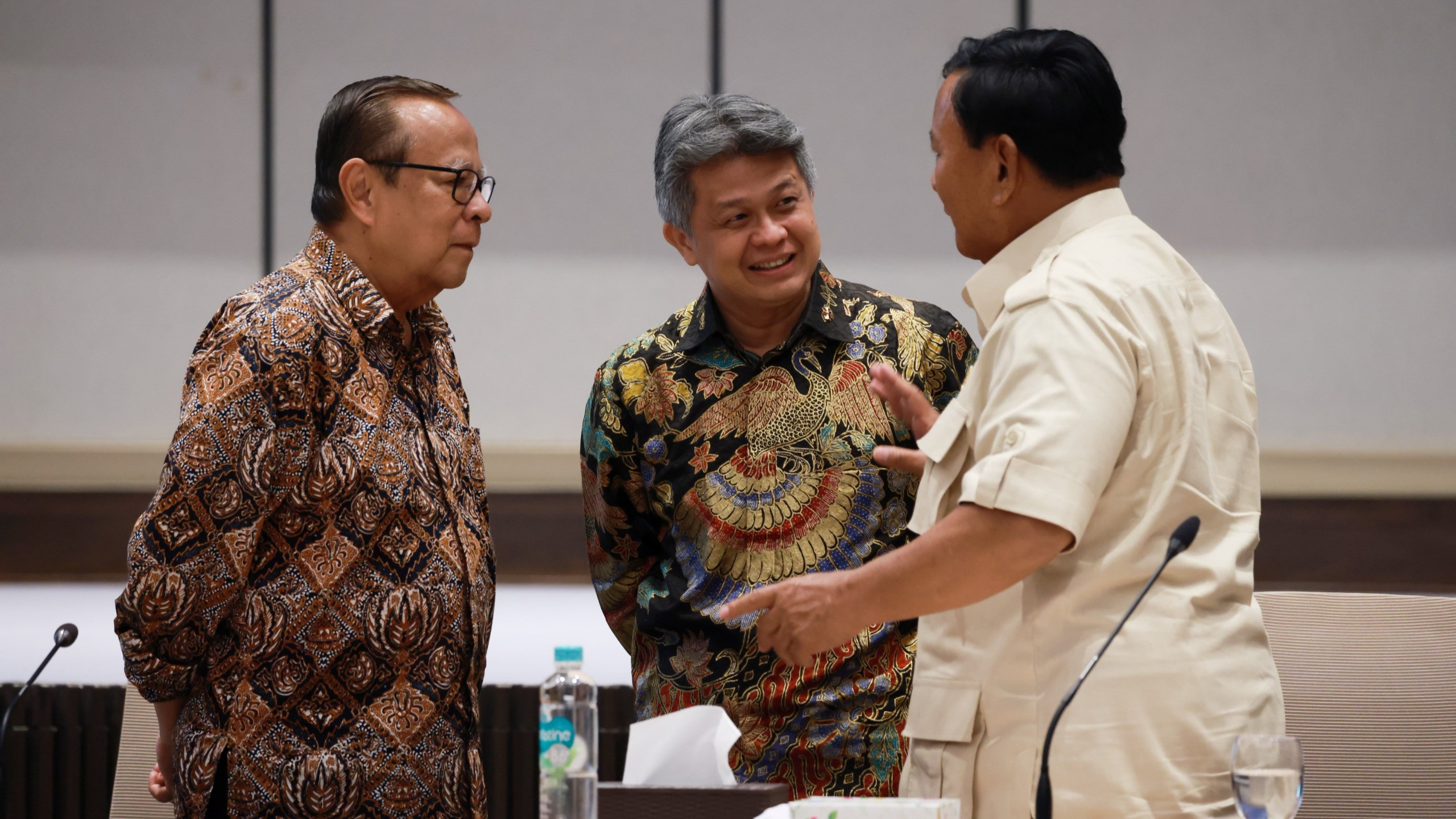 Prabowo Subianto, capres nomor urut 2 melakukan pertemuan dengan presidium Konferensi Waligereja Indonesia (KWI) di Jalan Cut Meutia 10, Jakarta Pusat, Jumat (26/1).