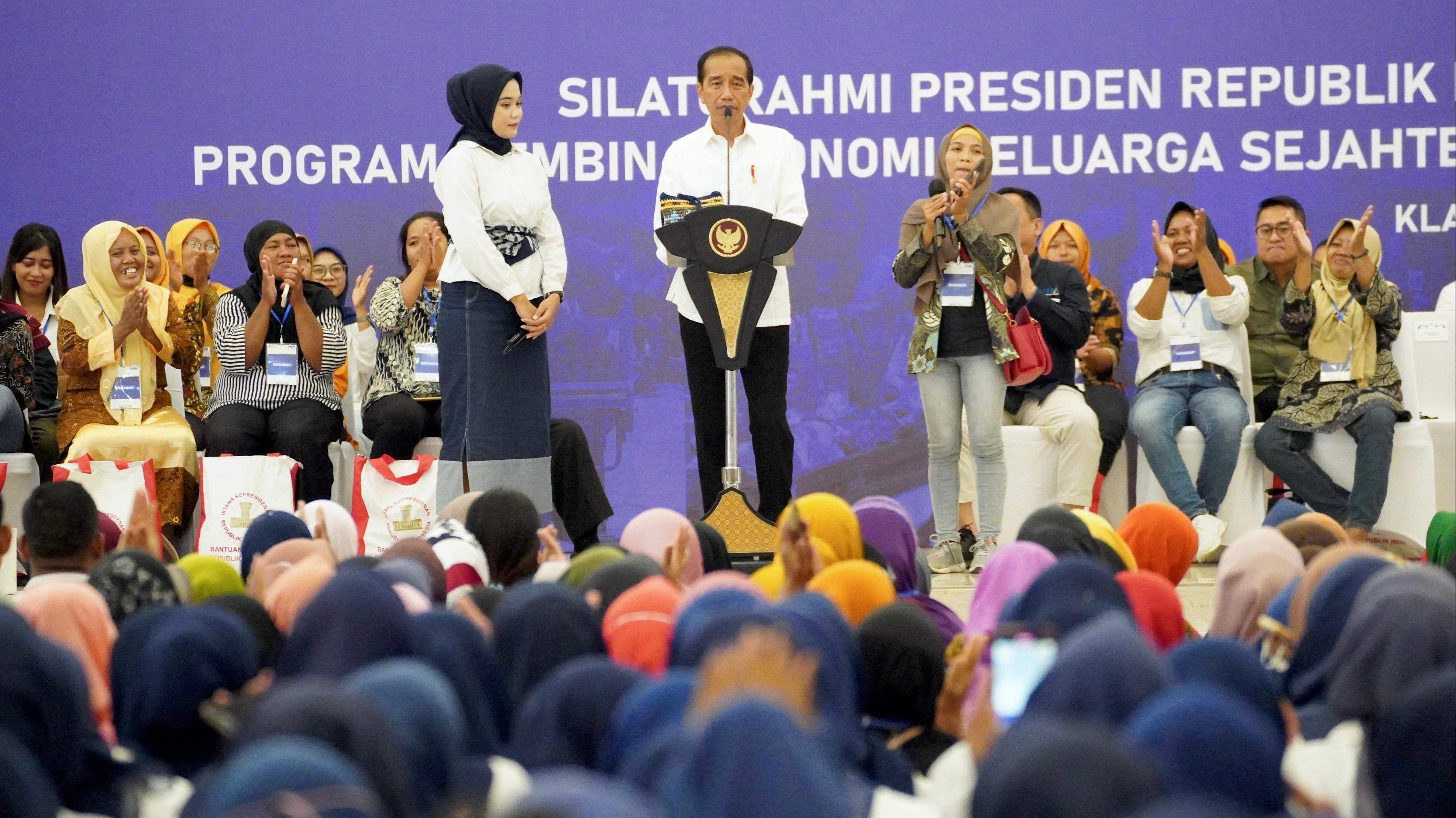Presiden RI Jokowi apresiasi kinerja Account Officer (AO) PNM saat lakukan silaturahmi dengan 1.500 dari Wilayah Klaten di Grha Bung Karno, Kabupaten Klaten, Jawa Tengah.