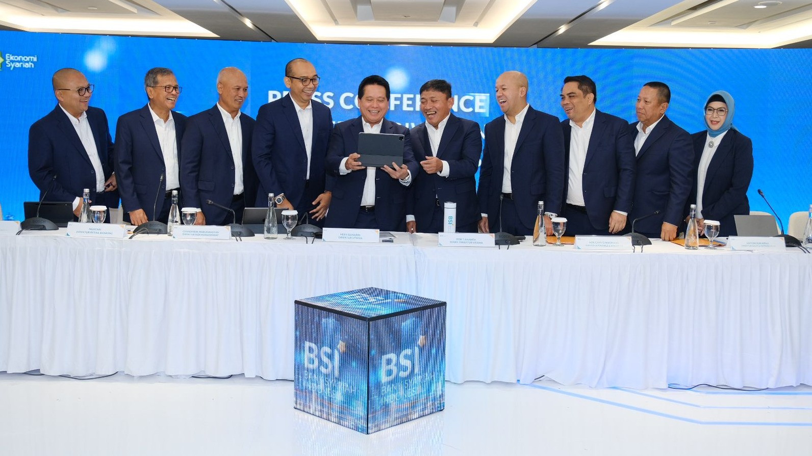 PT Bank Syariah Indonesia, Tbk. (BSI) berhasil menjaga kinerja keuangan tetap tumbuh secara impresif di tengah tantangan dan ketidakpastian perekonomian global karena meningkatnya tensi geopolitik dunia.