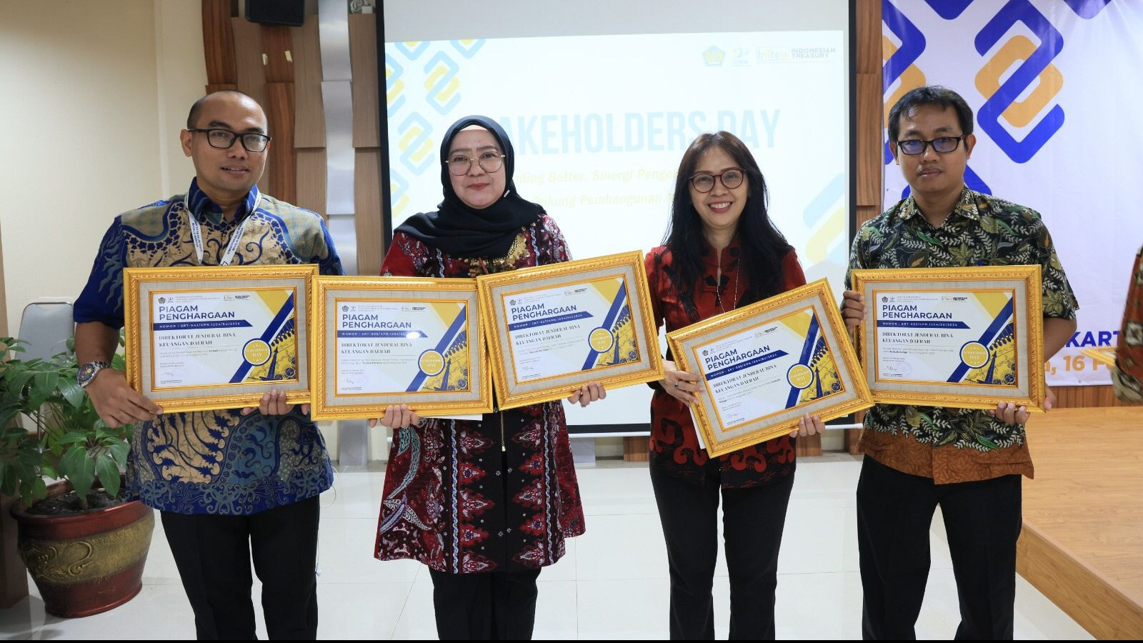 Ditjen Bina Keuangan Daerah (Keuda) Kemendagri menyabet lima kategori penghargaan atas kinerja pelaksana anggaran Tahun Anggaran (TA) 2023 dari Kantor Pelayanan Perbendaharaan Negara (KPPN) Jakarta IV.