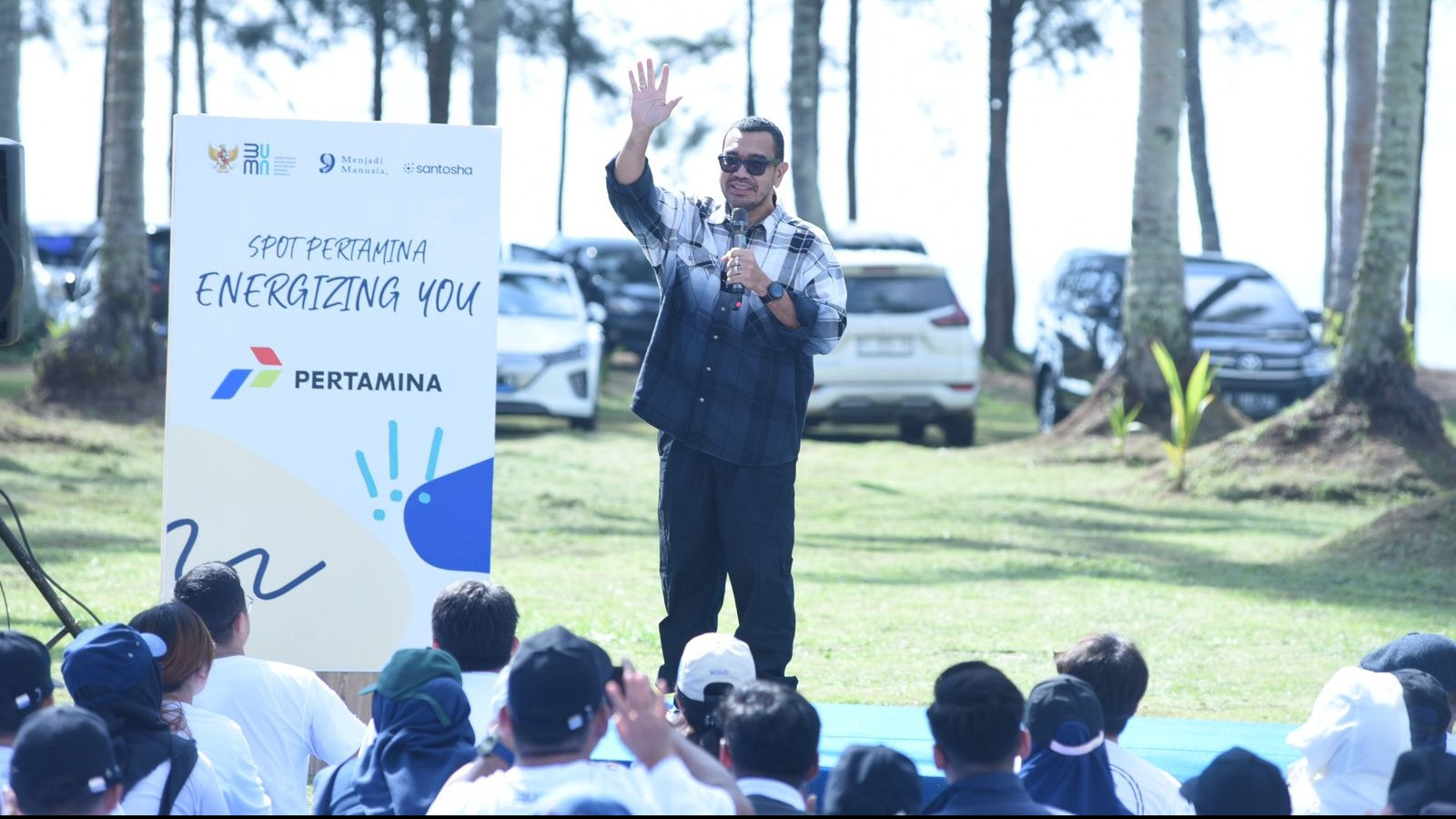 Staf Khusus III Menteri BUMN Arya Sinulingga pada Program 1000 Manusia Bercerita, Selasa (27/2) di Watu Beach Lamaru, Balikpapan