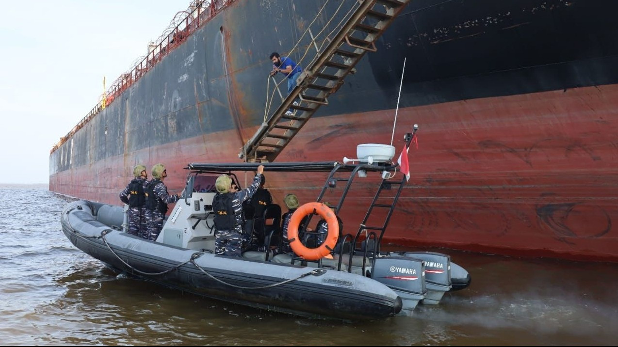 Aksi TNI AL Gagalkan Pembajakan Kapal MV African Halcyon Di Selat Malaka