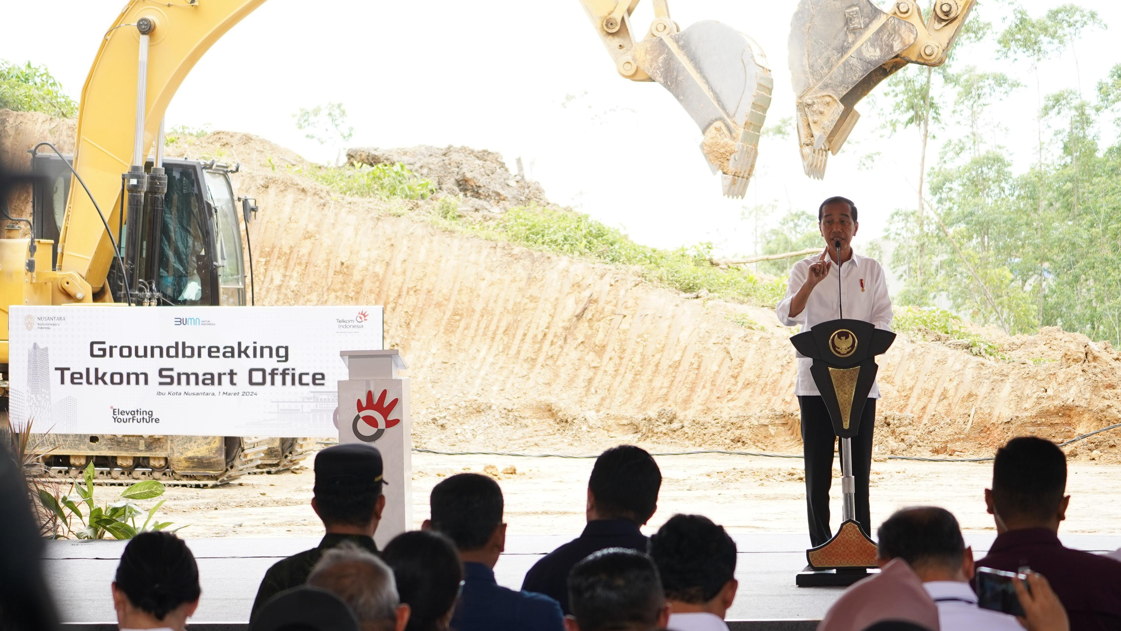 PT Telkom Indonesia (Persero) Tbk (Telkom) siap membangun gedung Telkom Smart Office, yang ditandai dengan simbolis peletakan batu pertama atau groundbreaking oleh Presiden Republik Indonesia Joko Widodo