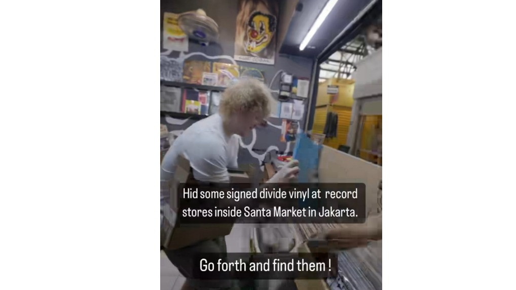 Viral Ed Sheeran Blusukan ke Pasar Santa Sebelum Manggung, Bagikan Vinyl Album Gratis hingga Coba Barang Unik Ini