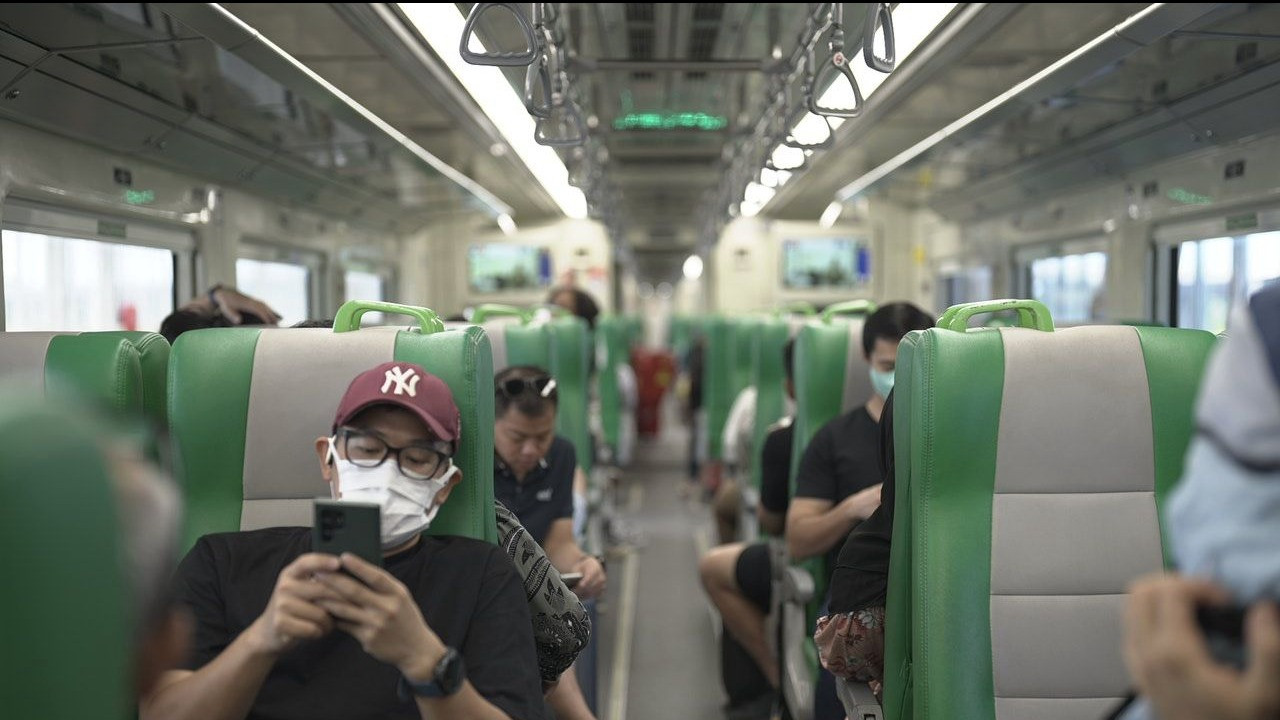 Penumpang KA Bandara Yogyakarta diperbolehkan berbuka puasa di dalam kereta, Kamis (14/3/2024).