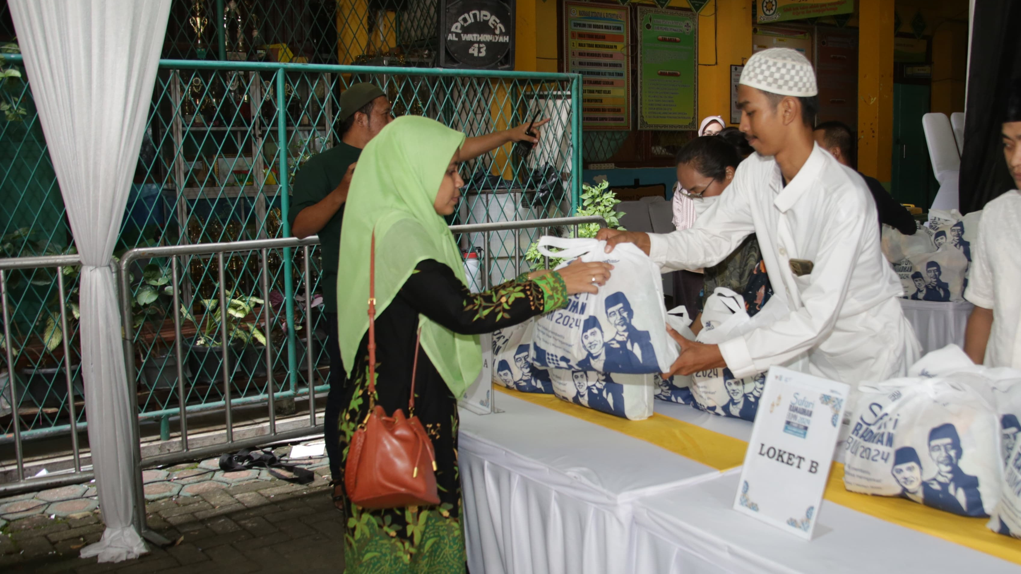 Pertamina bersama Kementerian BUMN kembali menyelenggarakan kegiatan Safari Ramadan BUMN 2024, di Yayasan Pondok Pesantren Al Wathoniyah 43, Kelurahan Rorotan, Jakarta Utara.