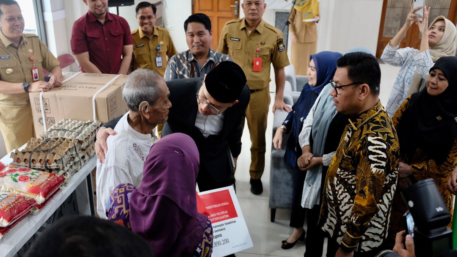 Kementerian Sosial kembali menyalurkan bantuan bagi Pemerlu Pelayanan Kesejahteraan Sosial (PPKS) di Provinsi Banten.