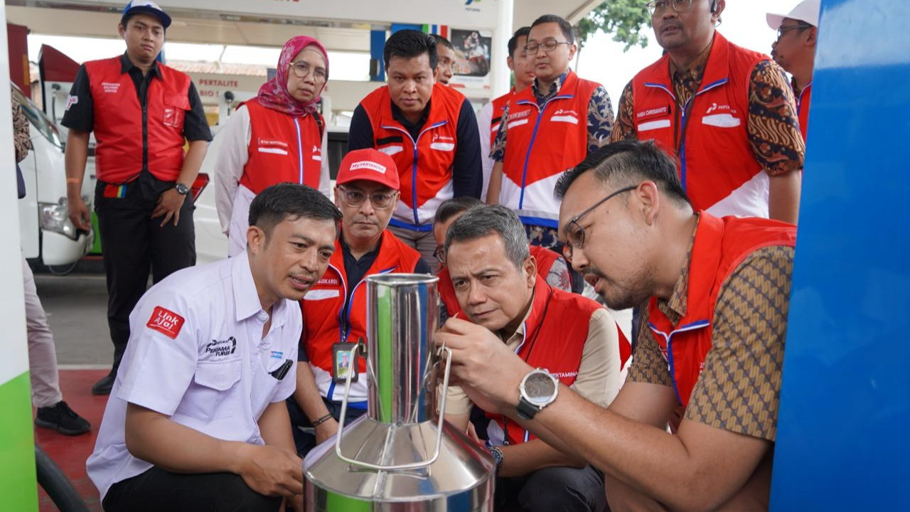 Wakil Direktur Utama Pertamina Wiko Migantoro melakukan kunjungan ke sejumlah sarana dan fasilitas Pertamina yang akan dilalui oleh pemudik pada rute Jakarta-Bandung.