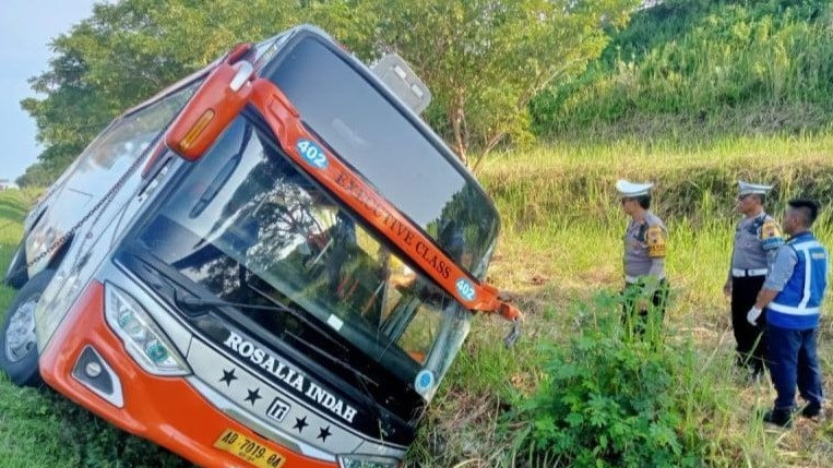 Bus Rosalia Indah kecelakaan di Tol Batang-Semarang. Sumber: ANTARA