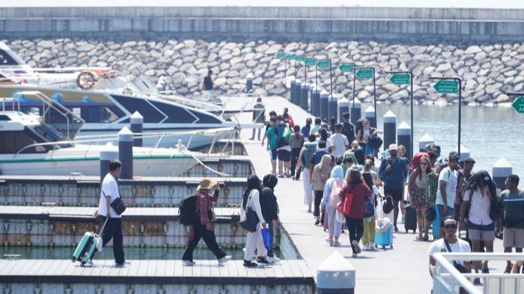 Keindahan Nusa Penida Bali Berhasil Datangi Puluhan Ribu Wisatawan saat Lebaran, Gili Trawangan Kalah Saing
            - galeri foto