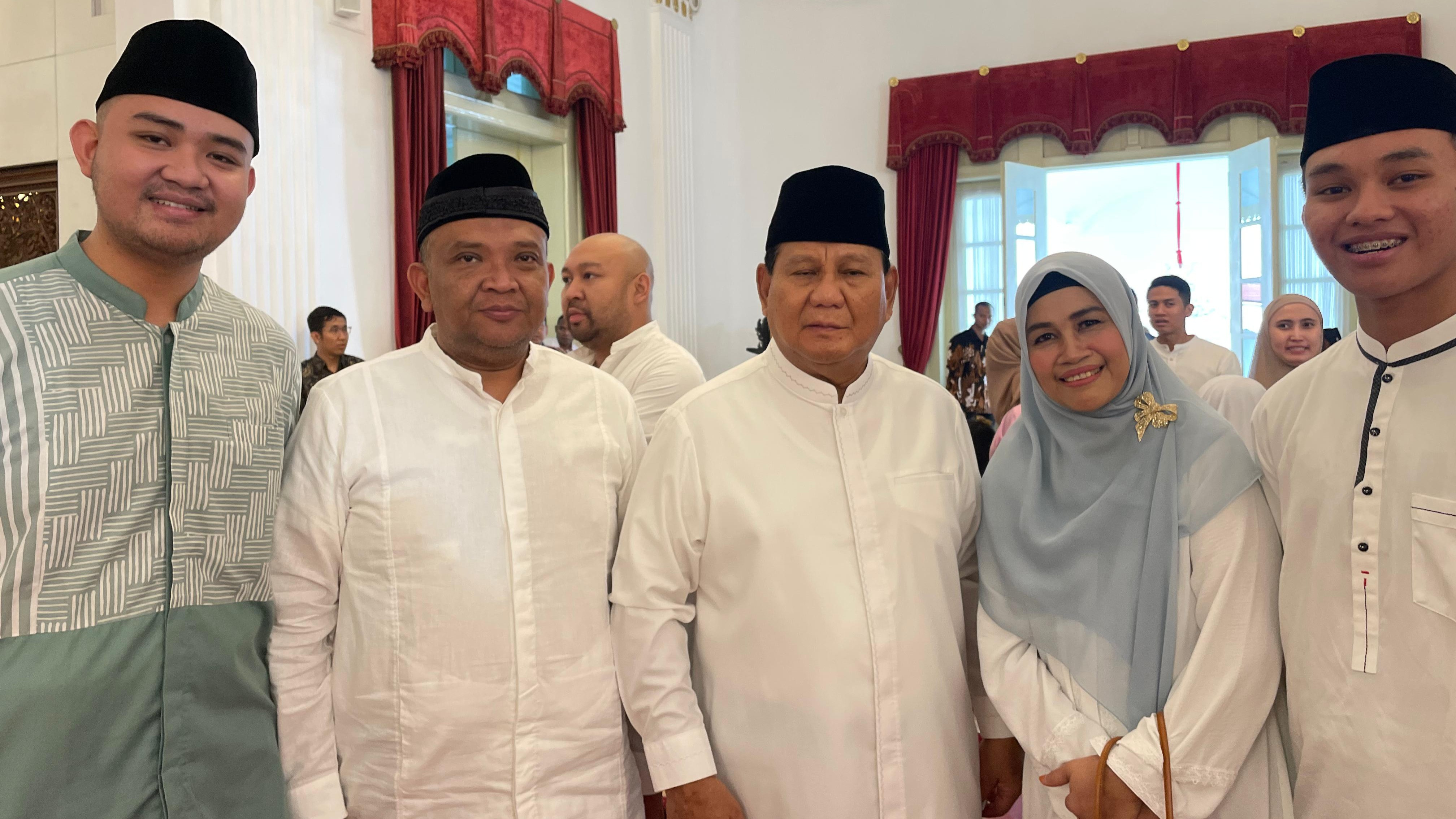 Wamenaker RI silaturahmi dengan Prabowo Subianto  Menhan yang juga Presiden terpilih 2024-2029 bertemu dalam acara Open House Presiden Jokowi