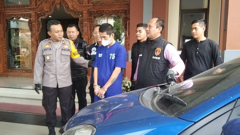 Kronologi Modus Penipuan Ganjal Mesin ATM di Kudus, Tersangka Sukses Tarik Saldo hampir Rp1 Miliar
            - galeri foto