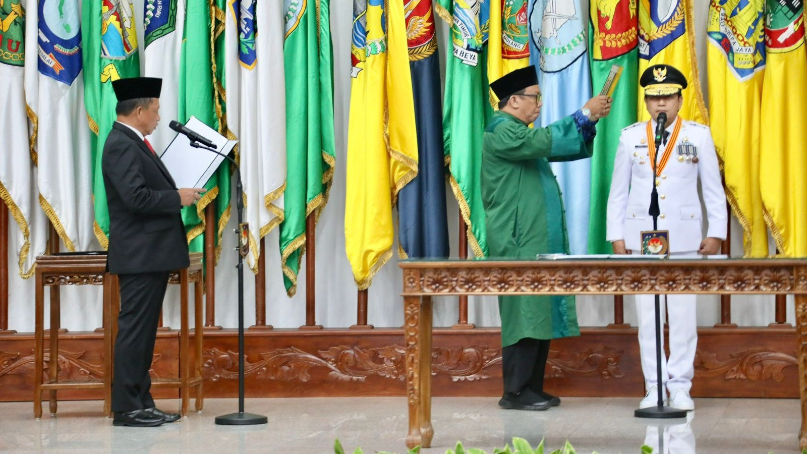 Menteri Dalam Negeri (Mendagri) Muhammad Tito Karnavian melantik Sadali Ie sebagai Penjabat (Pj.) Gubernur Maluku menggantikan Murad Ismail yang berakhir masa jabatannya pada Rabu lalu.