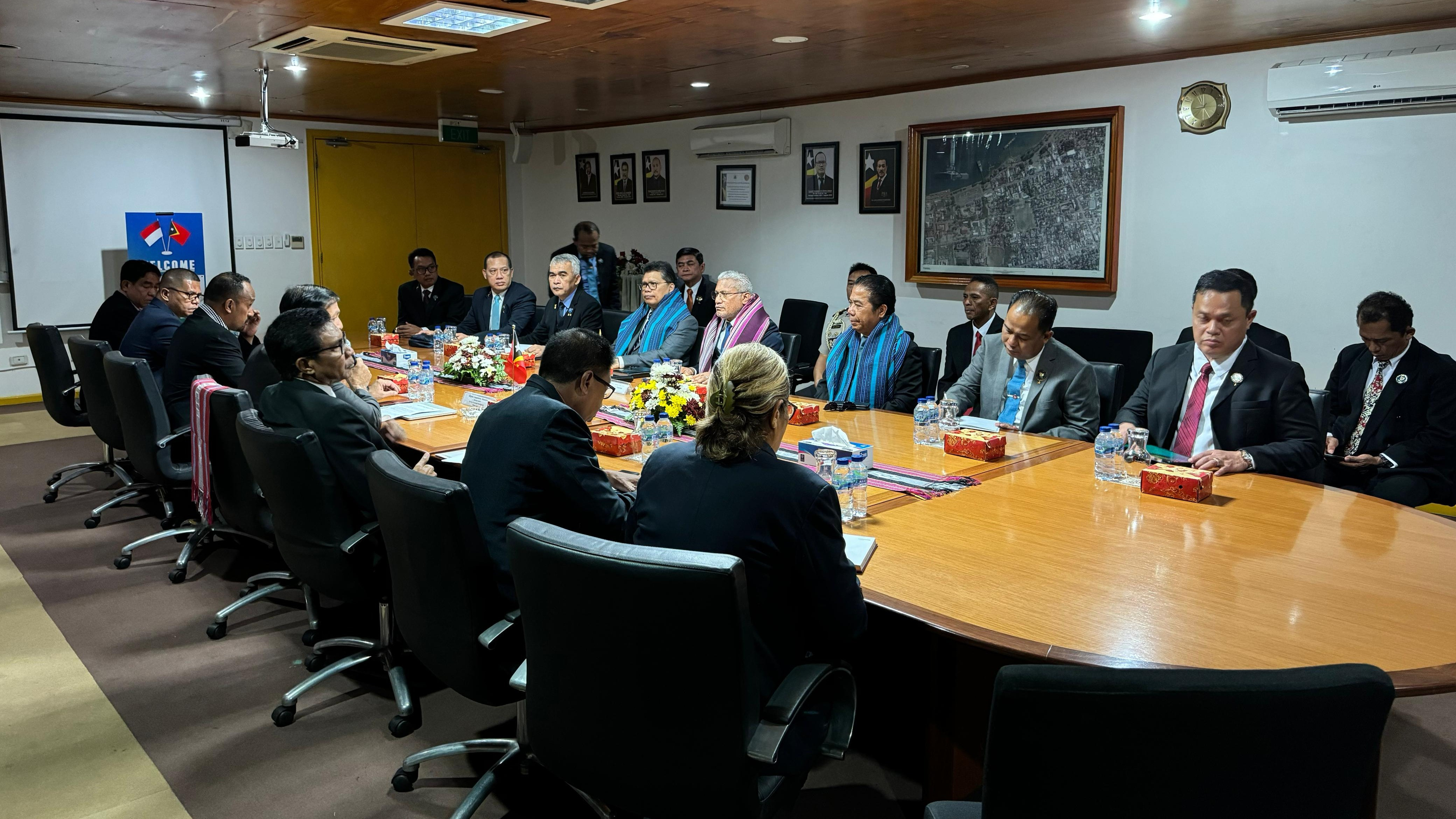Kepala Badan BNN RI Marthinus Hukom dan delegasinya mengadakan pertemuan bilateral dengan Kepala National Intelligence Service (SNI) Timor Leste di Dili, pada hari Kamis (2/5).