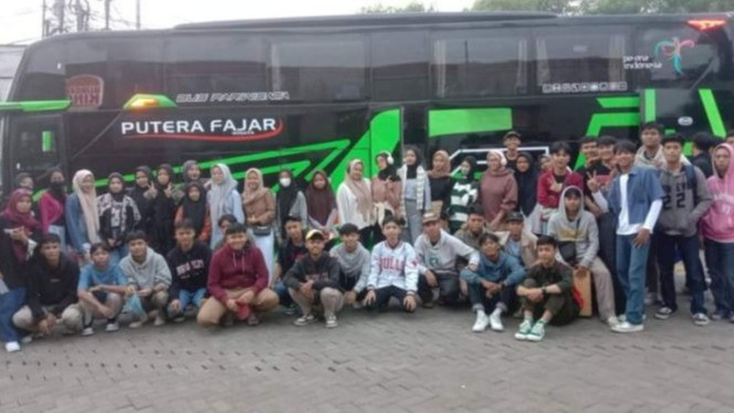 Foto siswa-siswi SMK Lingga Kencana sebelum alami kecelakaan bus di Ciater