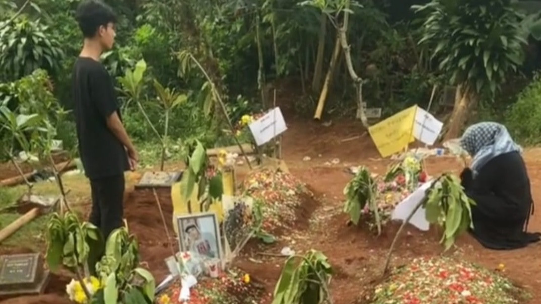 Penampakan Makam Para Korban Kecelakaan Bus Pelajar SMK Lingga Kencana